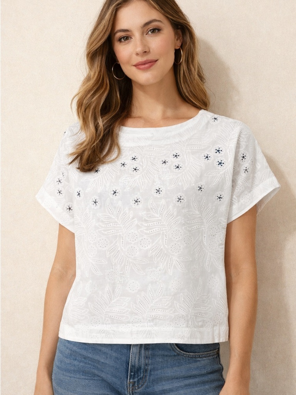 Solitaire woman’s White ivory Eyelet Embroidered Short Sleeve Blouse size M